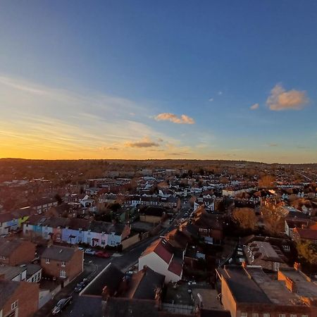 Luxury Apartment With Stunning Views On 10Th Floor Edgware Extérieur photo