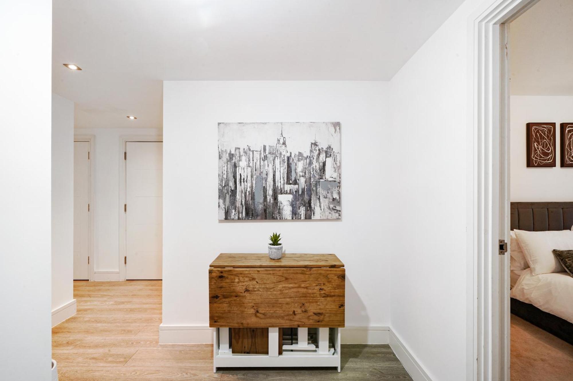 Luxury Apartment With Stunning Views On 10Th Floor Edgware Extérieur photo