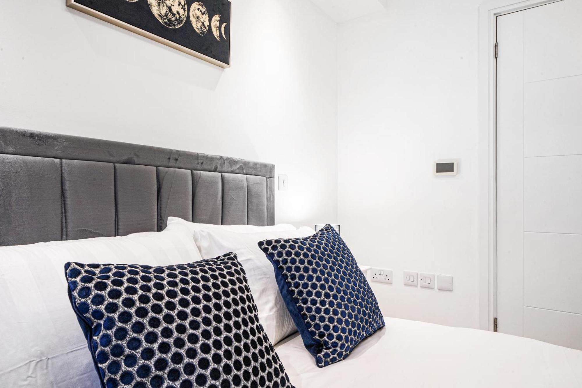 Luxury Apartment With Stunning Views On 10Th Floor Edgware Extérieur photo