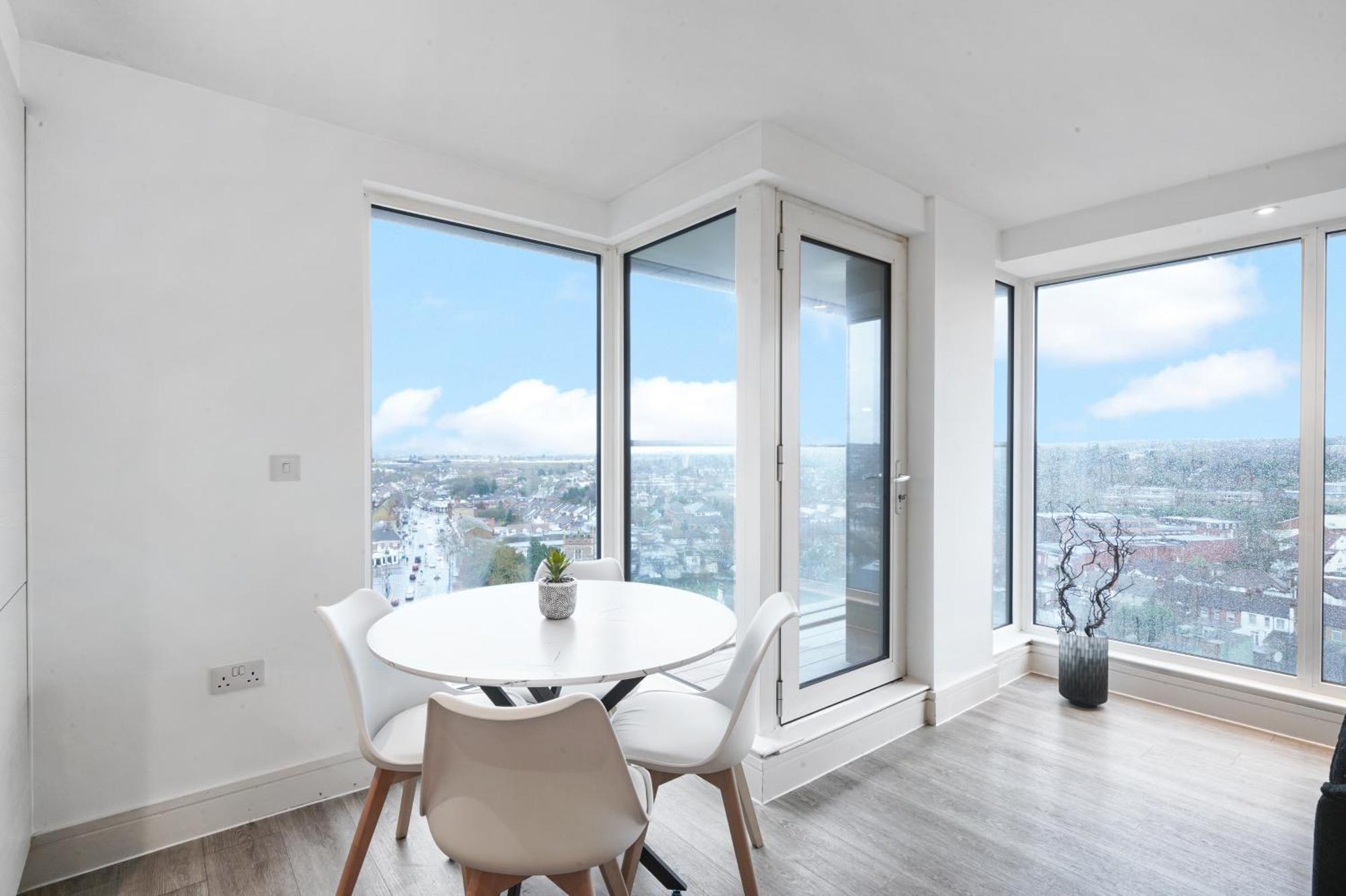 Luxury Apartment With Stunning Views On 10Th Floor Edgware Extérieur photo